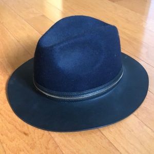 Zara navy/black hat with zipper trim